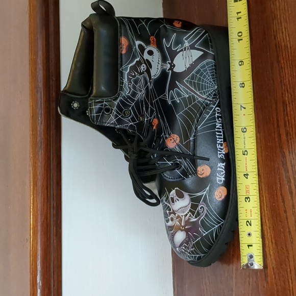 NWOT Women's Nightmare Before Christmas black size 43/9 1/2 boots - Picture 5 of 6